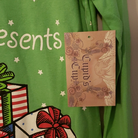 🌴 NWT Christmas Presents 🎁 Longsleeved T-Shirt - Picture 3 of 5